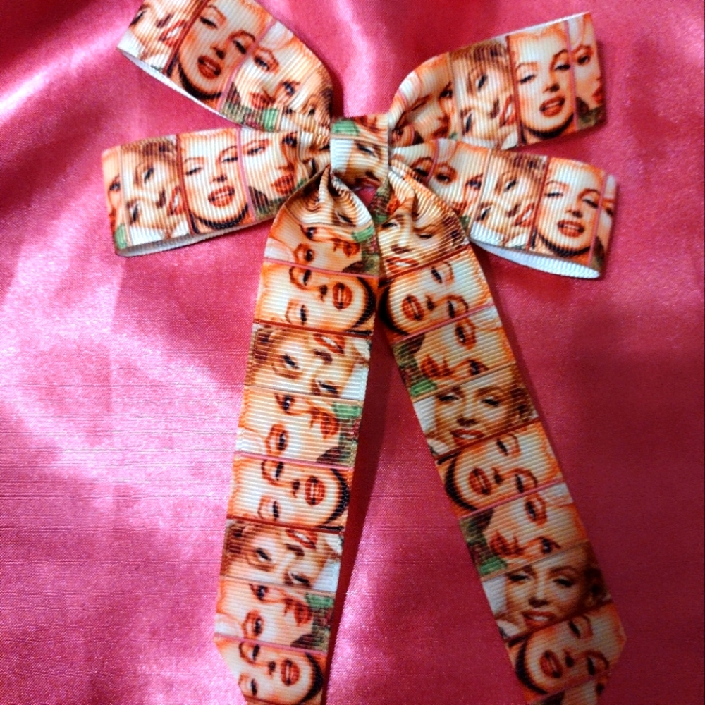 Marilyn Monroe hairbow